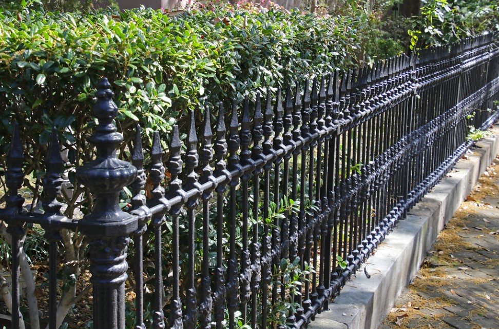 Top Benefits of Choosing Wrought Iron Fencing for Your Home